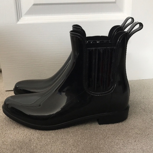 Shoes - Women’s rain boots size 9